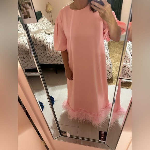 Similar to HUISHAN ZHANG
Poppy feather-trimmed recycled-crepe midi dress - Picture 5 of 10